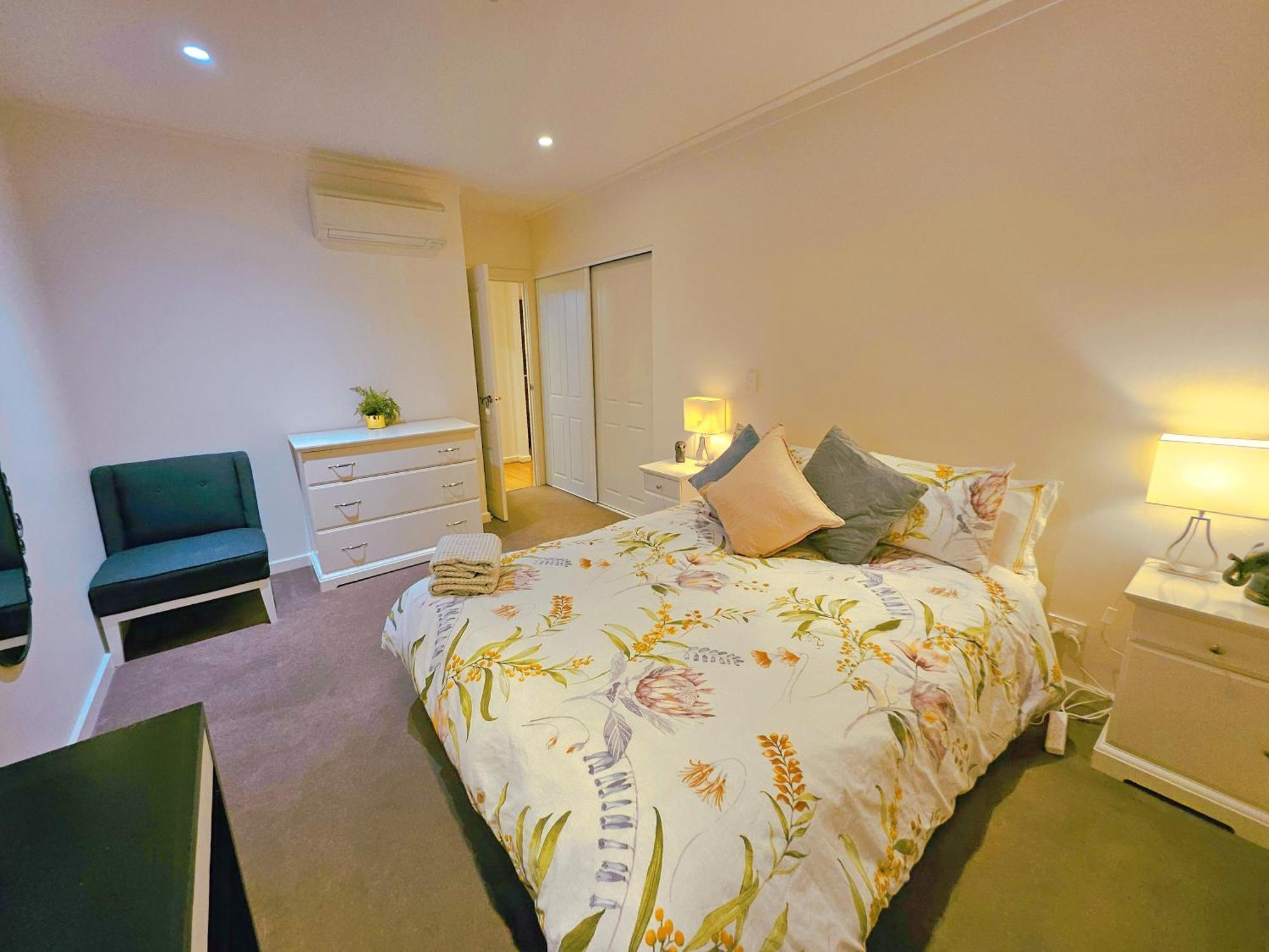 Apartment Tao - Light Of Rowlands 黑桃睡梦馆 - 罗兰之光